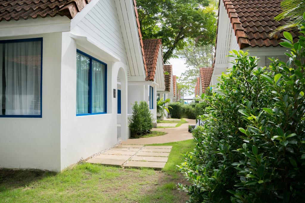 Ocean Breeze Resort Khaolak Khao Lak Exterior photo